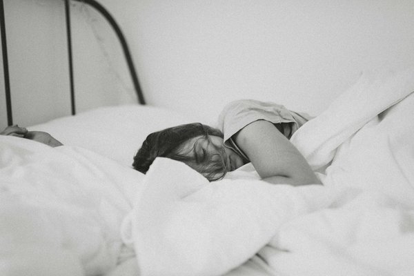 Quels sont les effets de la privation de sommeil sur la santé mentale et comment les éviter?