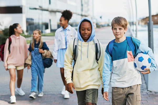 Comment les professionnels de la santé peuvent-ils mieux comprendre et traiter les troubles du comportement chez les adolescents?