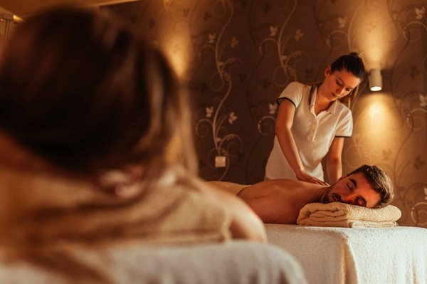 Comment les techniques de massage peuvent-elles soulager les maux de tête tensionnels?